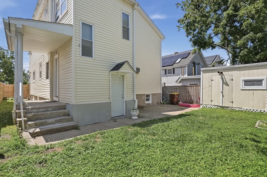 22 Sachem St, Fall River MA 02724