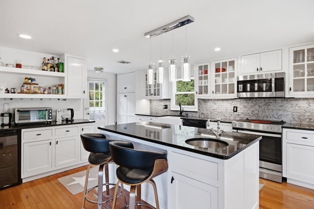 Single Family Residence at 105 Hillside Dr, Barnstable MA 02632, photo 2 of 36