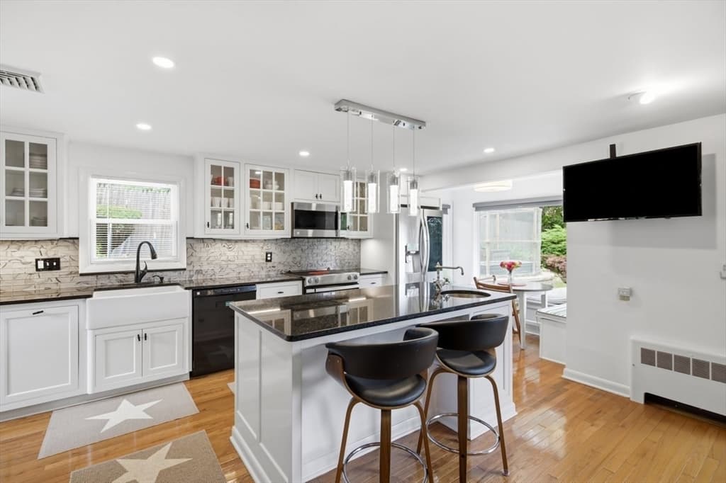 Single Family Residence at 105 Hillside Dr, Barnstable MA 02632, photo 3 of 36