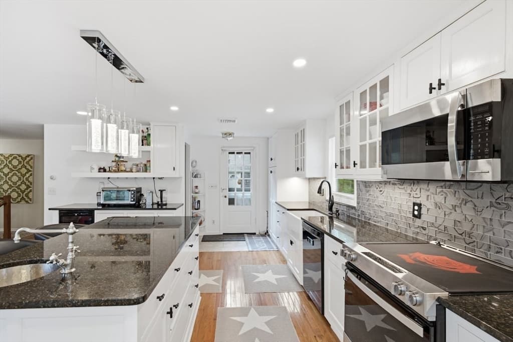 105 Hillside Dr, Barnstable MA 02632