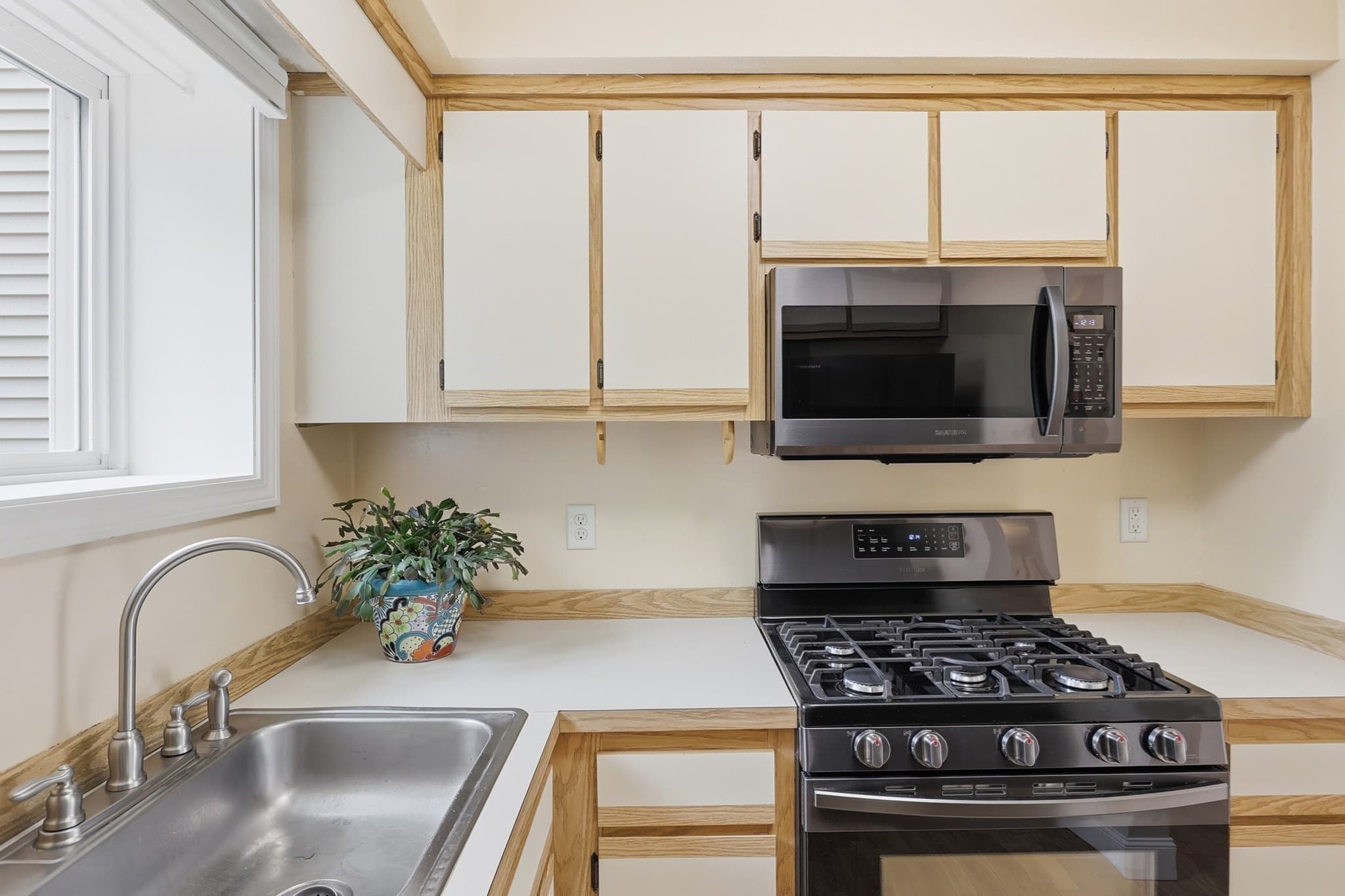 Condominium at 100 Merrimack Avenue # 117, Dracut MA 01844, photo 14 of 23