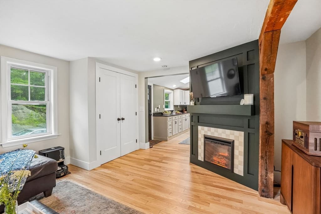 Single Family Residence at 185 West Main St, Millbury MA 01527, Millbury, photo 6 of 32