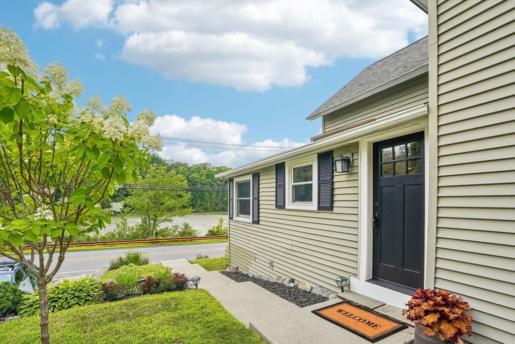 Single Family Residence at 185 West Main St, Millbury MA 01527, Millbury, photo 3 of 32