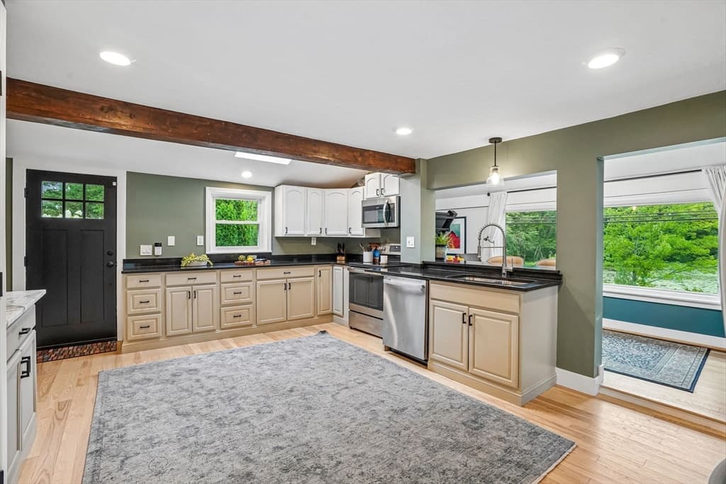 Single Family Residence at 185 West Main St, Millbury MA 01527, Millbury, photo 10 of 32