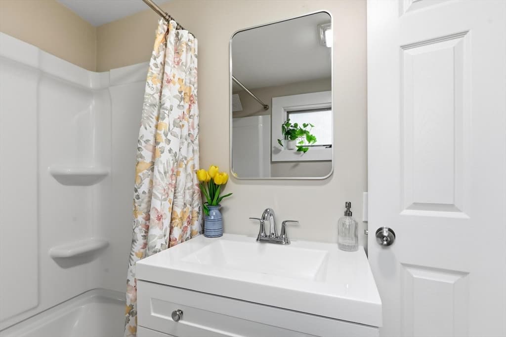89 Milford St, Hanson MA 02341 photo 12
