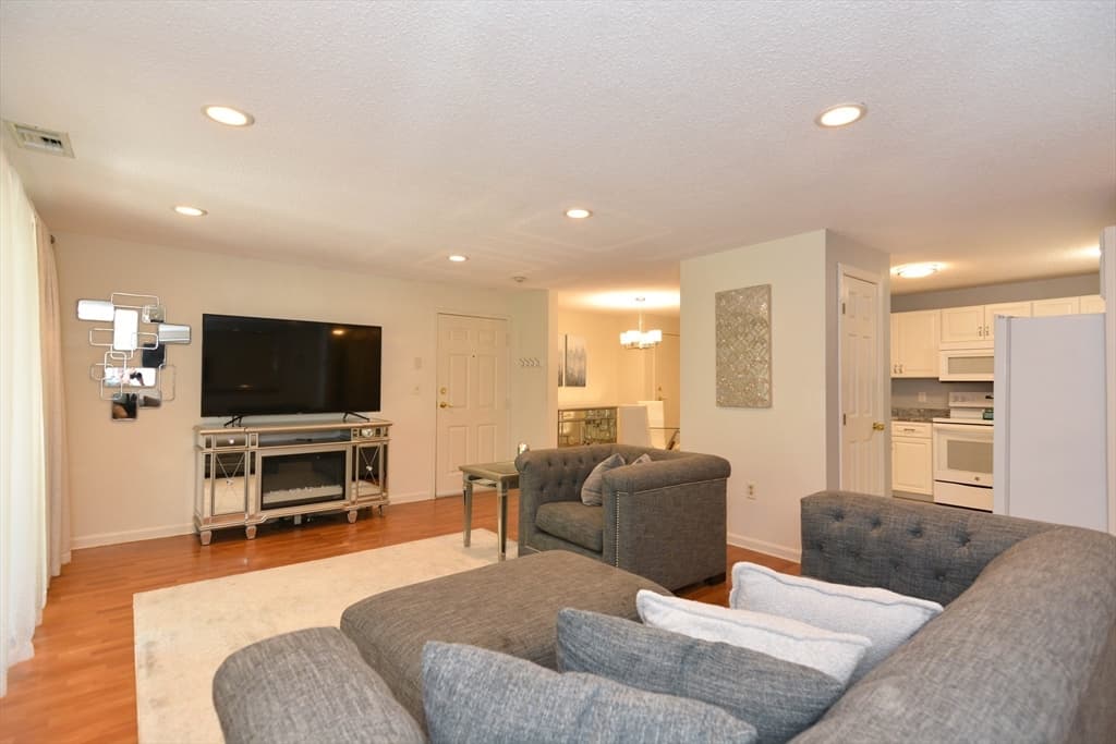 14 Bourbon St. # 31, Peabody MA 01960 photo 2