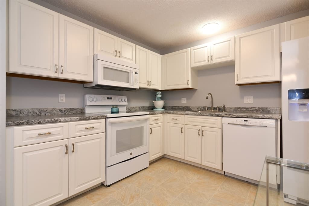 14 Bourbon St. # 31, Peabody MA 01960 photo 9