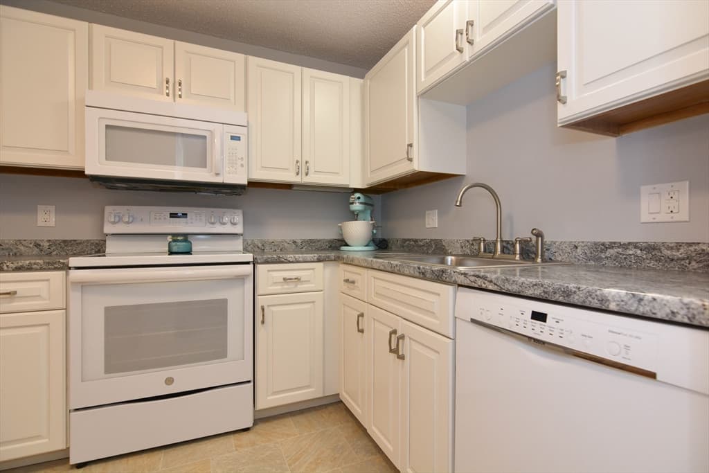 14 Bourbon St. # 31, Peabody MA 01960 photo 10