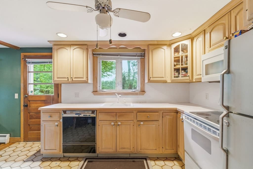 5 Hull Dr, Saugus MA 01906 photo 8