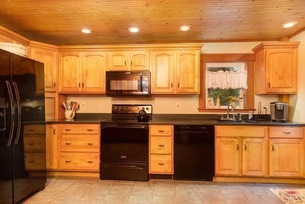 27 Elm Street, Leominster MA 01453 photo 5