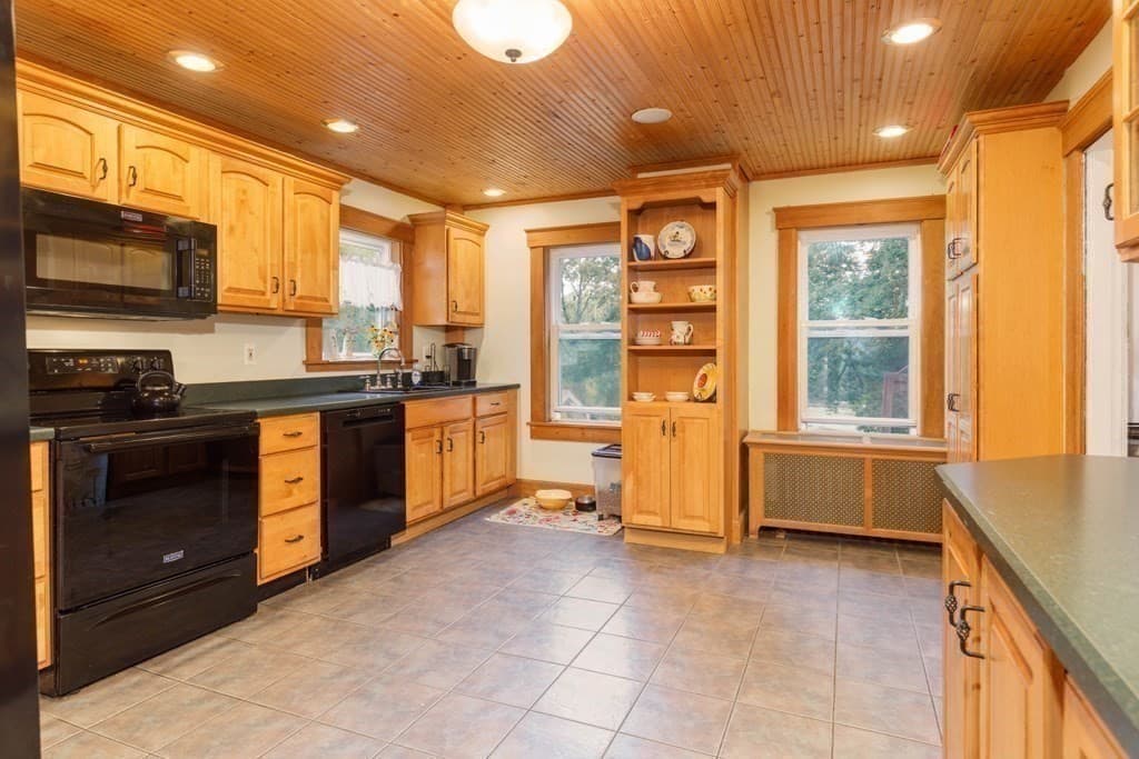 27 Elm Street, Leominster MA 01453 photo 4