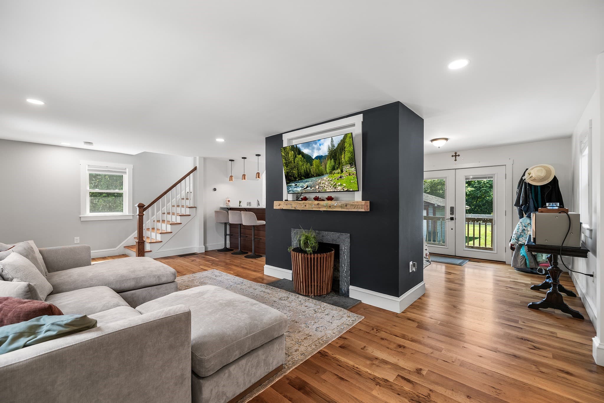Single Family Residence at 342 Franklin St, Framingham MA 01702, photo 5 of 27