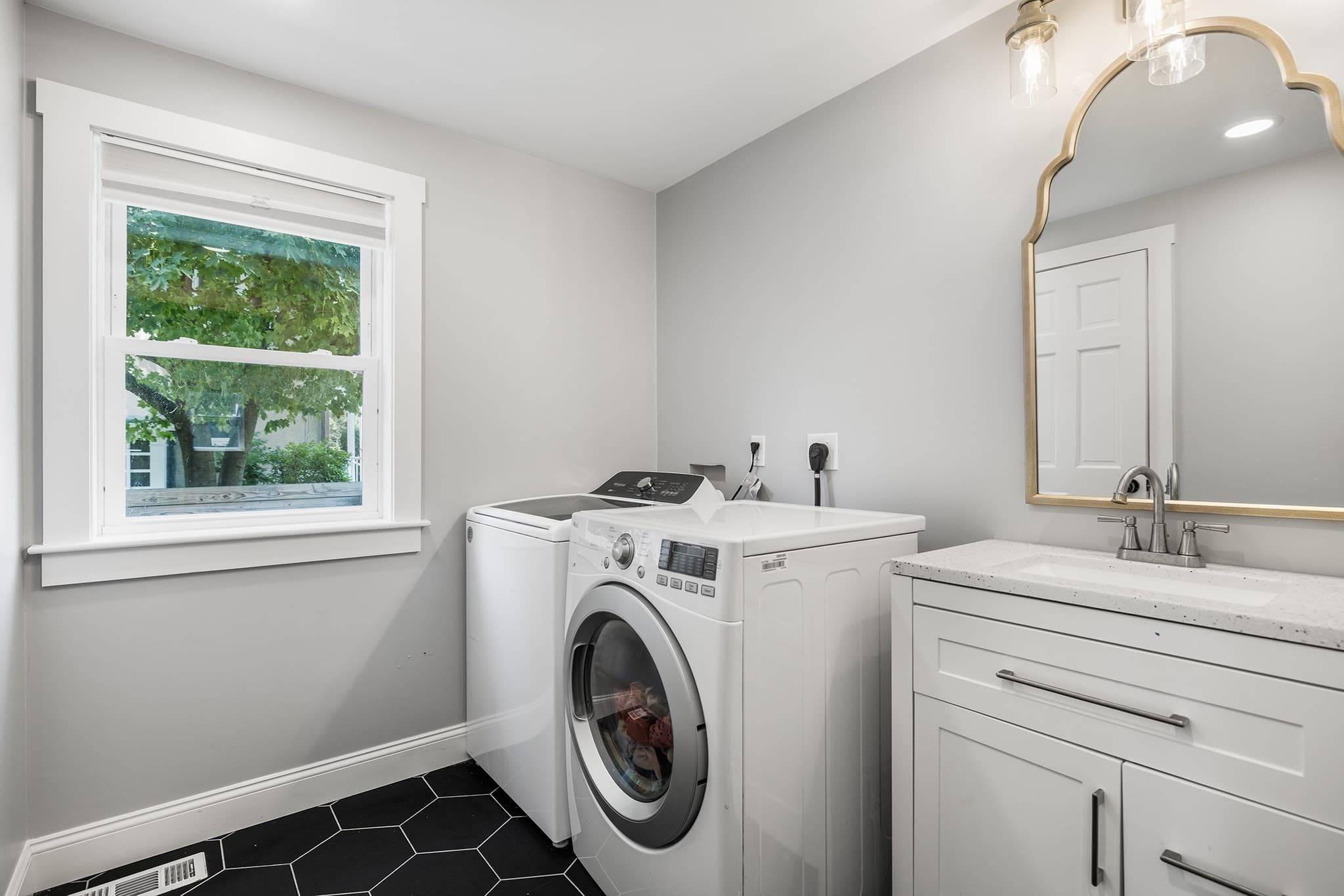 Single Family Residence at 342 Franklin St, Framingham MA 01702, photo 11 of 27