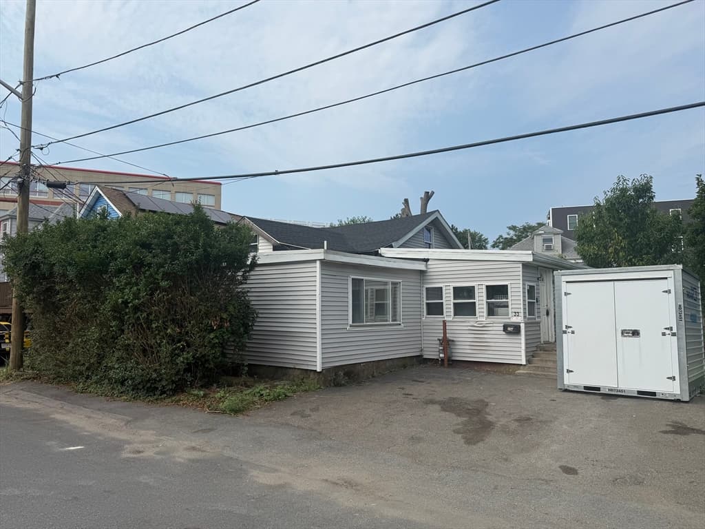 33 Avalon St, Revere MA 02151
