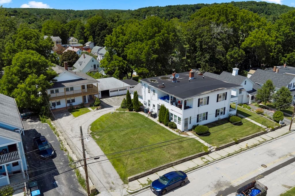 90 Sayles St, Southbridge MA 01550