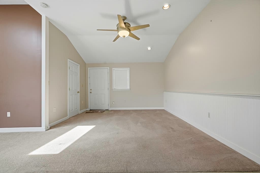 55 Chilmark St, Worcester MA 01604 photo 32