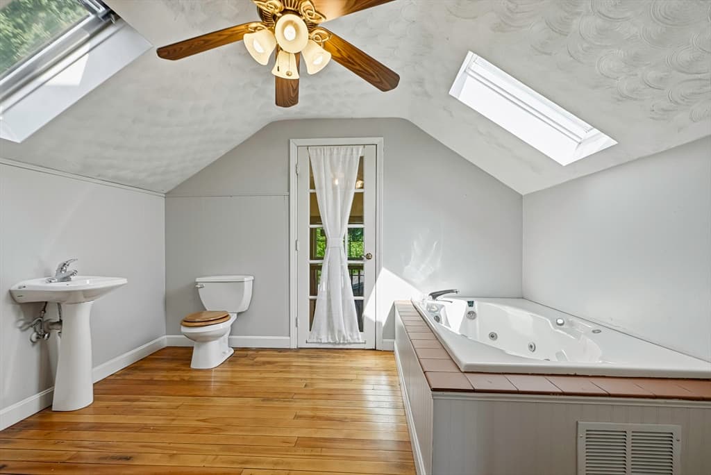 55 Chilmark St, Worcester MA 01604 photo 38