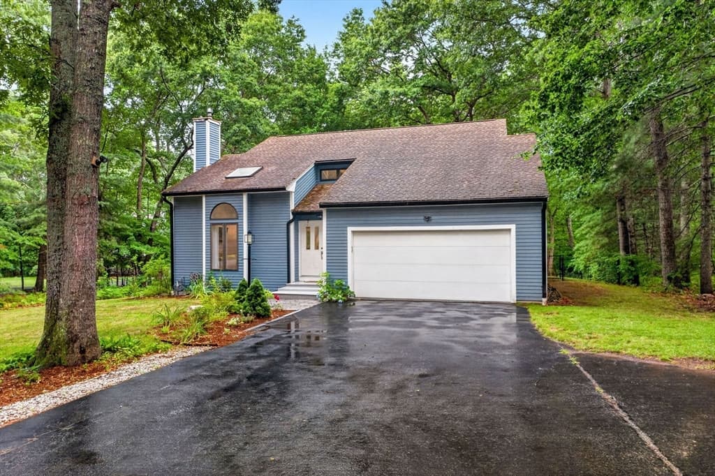 27 Walden Dr, Easton MA 02334 photo 2