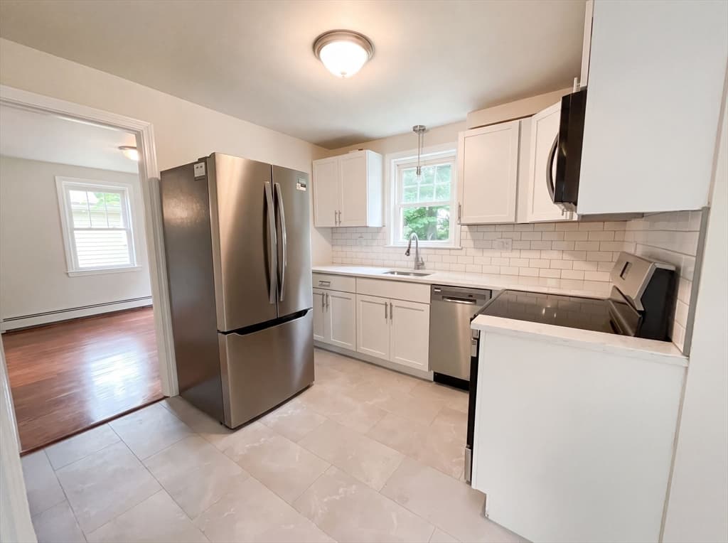 48 Woodlawn St, Randolph MA 02368 photo 3