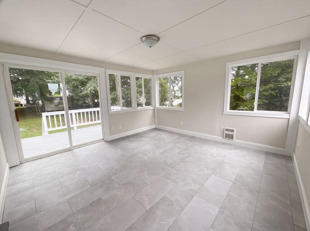 48 Woodlawn St, Randolph MA 02368 photo 9