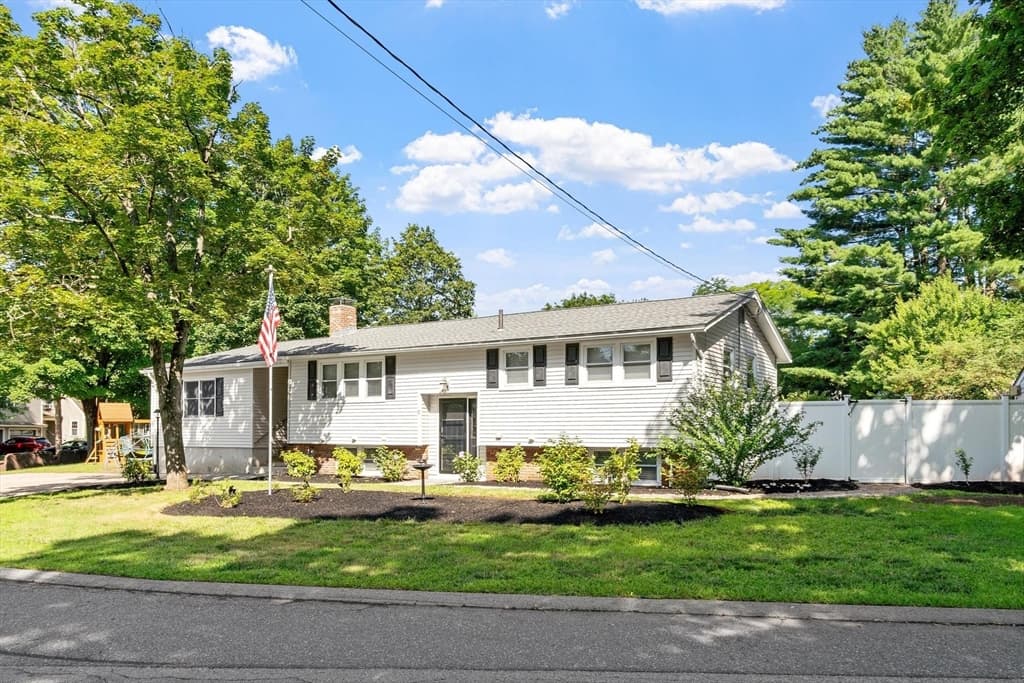 2 Stratton Dr, Hudson MA 01749 photo 2