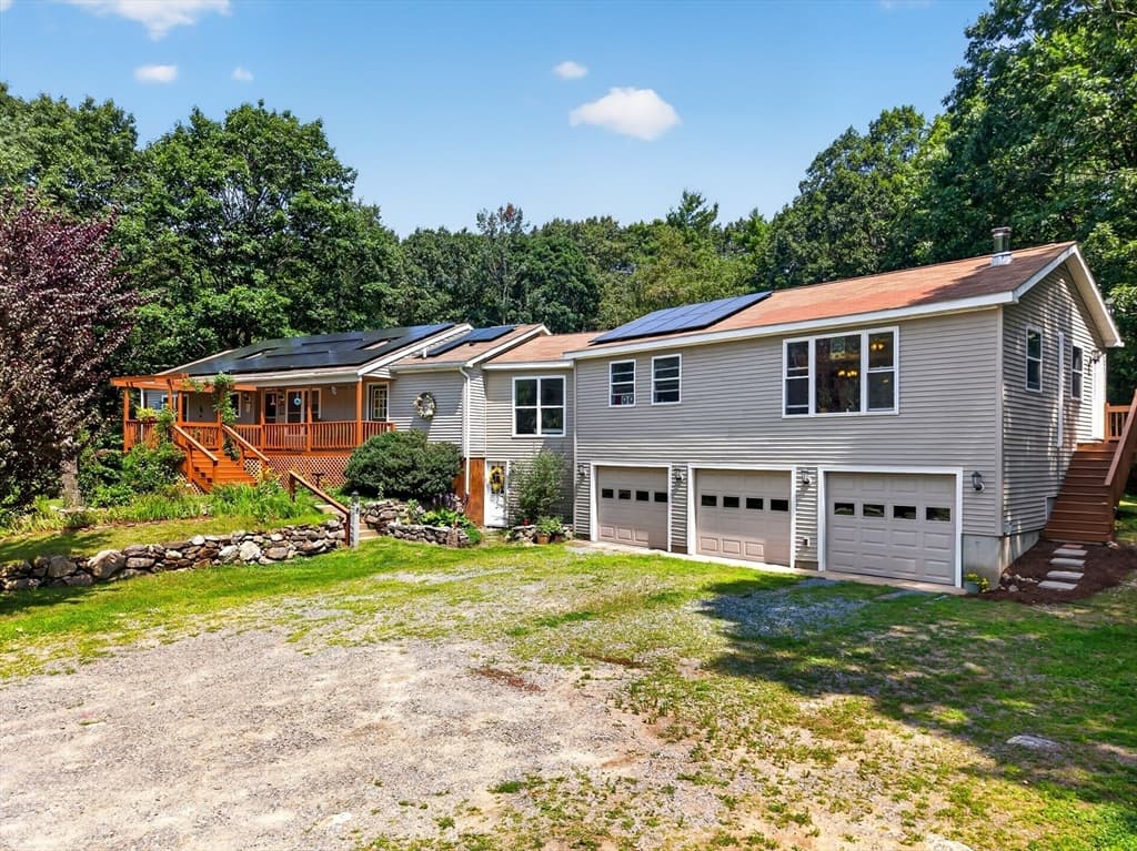 410 Billings Rd, Fitchburg MA 01420