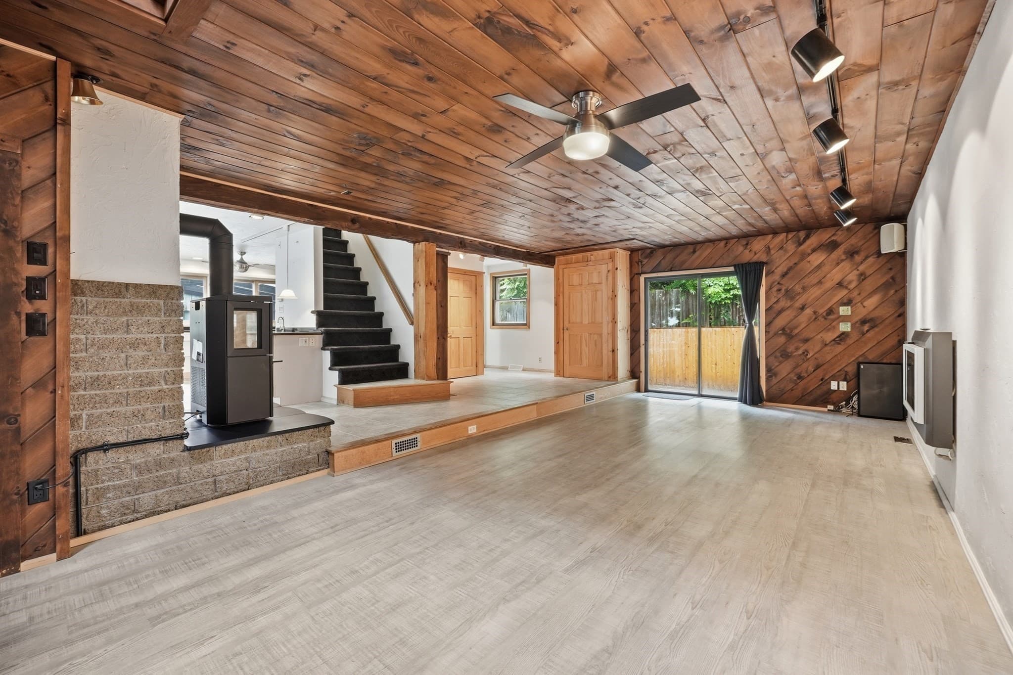 Single Family Residence at 58 Lakeshore Dr Ext, West Brookfield MA 01585, West Brookfield, photo 21 of 41