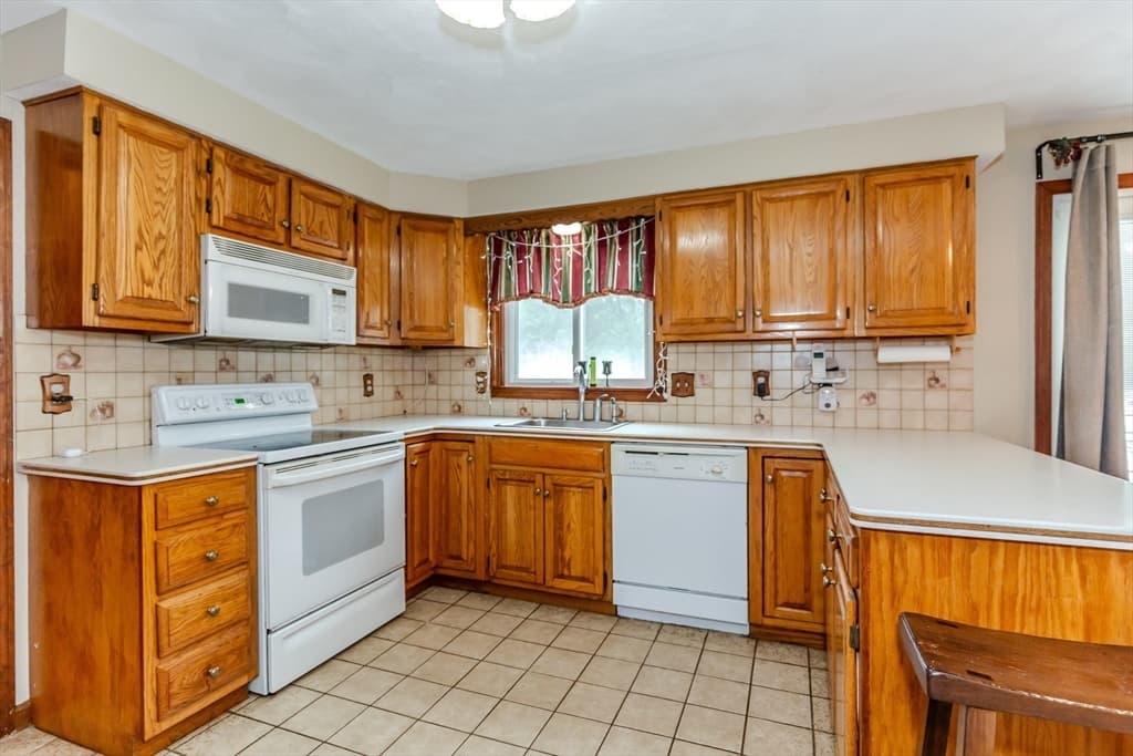 5 Spruce Street, Blackstone MA 01504 photo 6