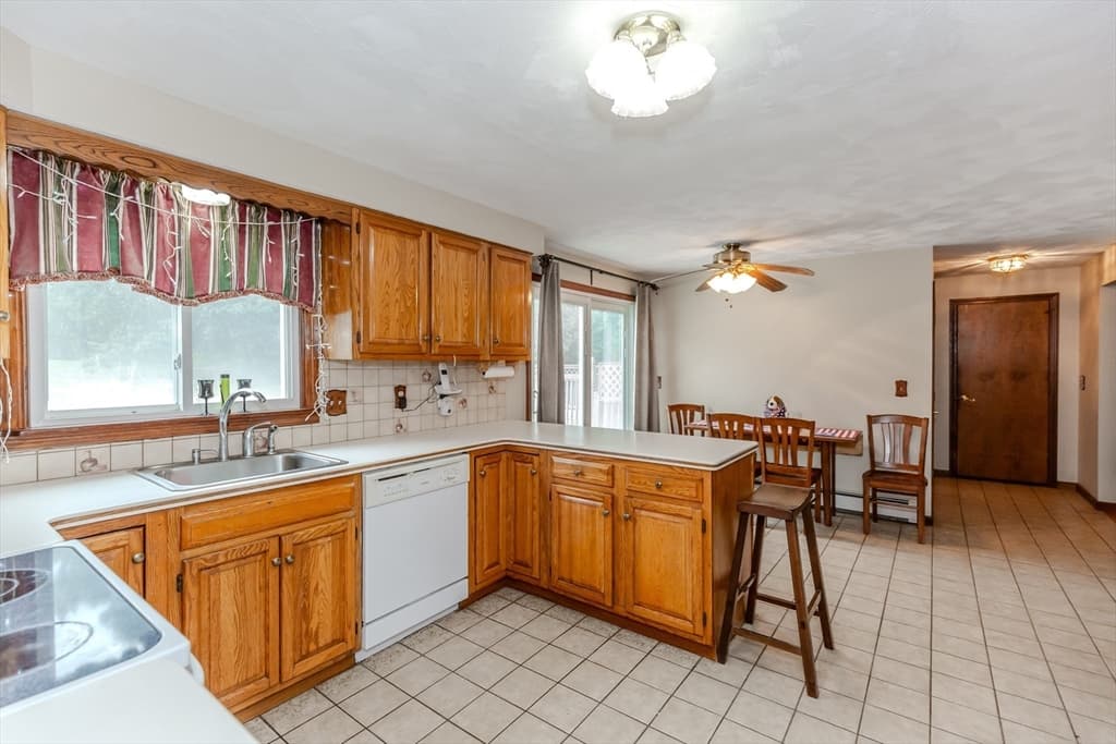 5 Spruce Street, Blackstone MA 01504 photo 3