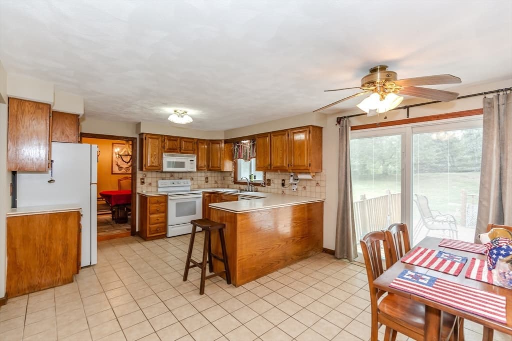 5 Spruce Street, Blackstone MA 01504 photo 4