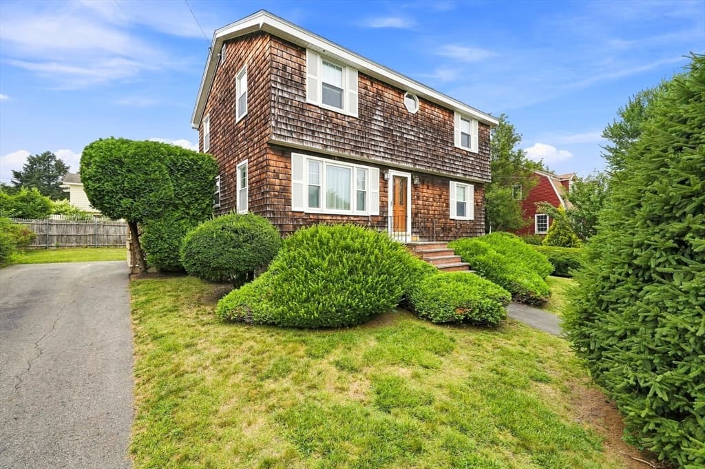 46 Fetherston Ave, Lowell MA 01852