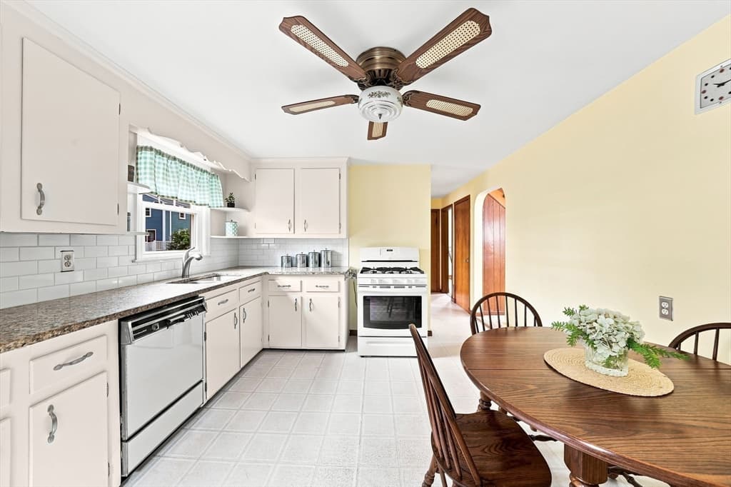 46 Fetherston Ave, Lowell MA 01852 photo 9