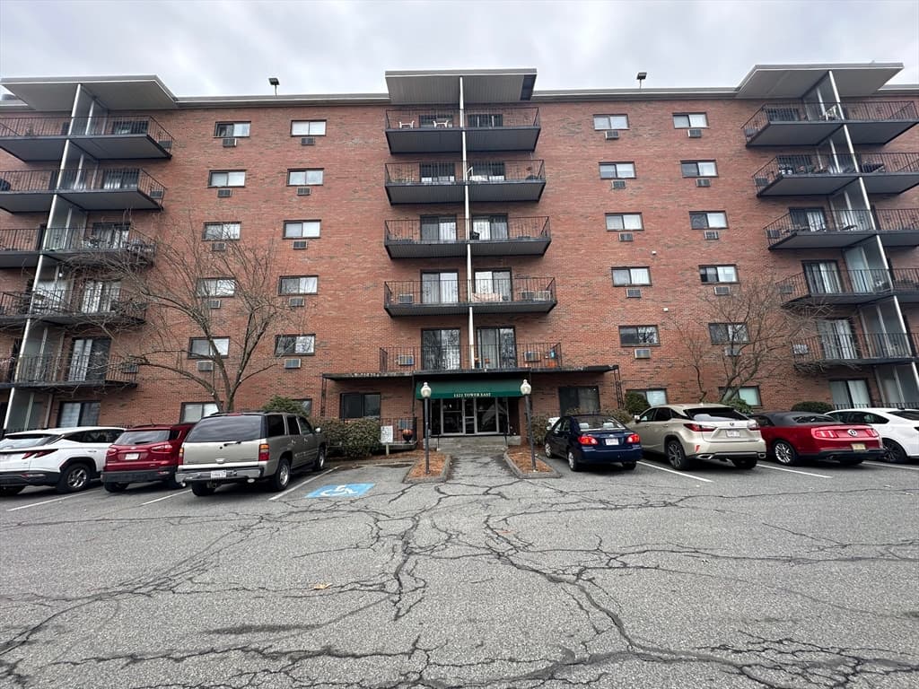 1321 Worcester Rd # 612, Framingham MA 01701
