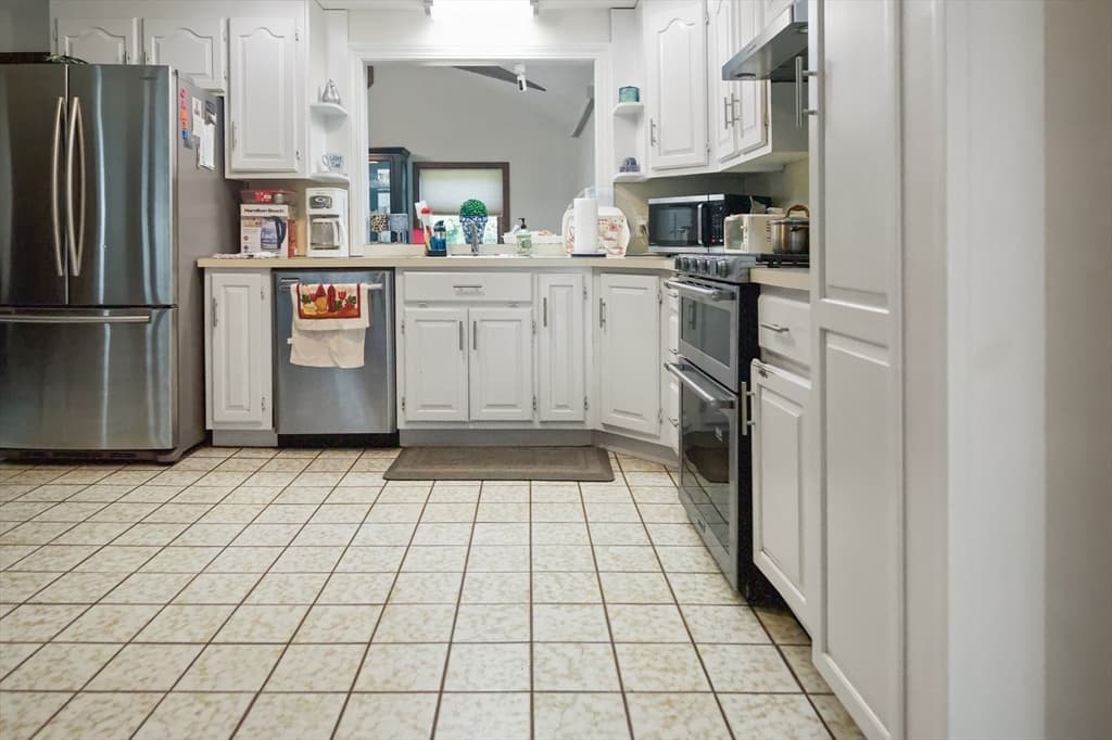 115 Hancock St, Abington MA 02351 photo 4