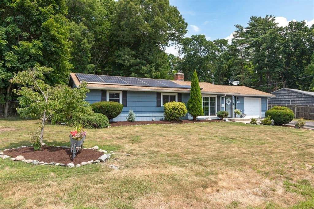 15 Michael Rd, Framingham MA 01701