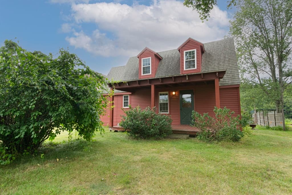 Single Family Residence at 12 Fairground Rd, Sturbridge MA 01566, Sturbridge, photo 2 of 20