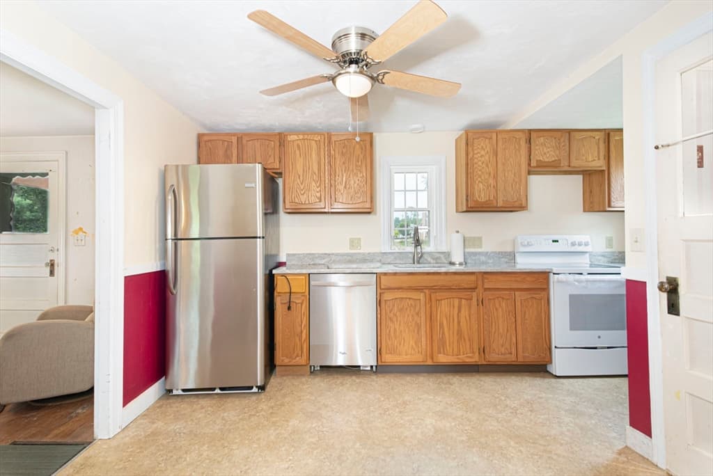 Single Family Residence at 12 Fairground Rd, Sturbridge MA 01566, Sturbridge, photo 7 of 20