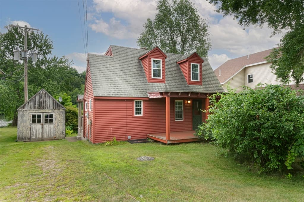 Single Family Residence at 12 Fairground Rd, Sturbridge MA 01566, Sturbridge, photo 3 of 20