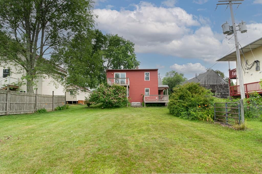 Single Family Residence at 12 Fairground Rd, Sturbridge MA 01566, Sturbridge, photo 5 of 20
