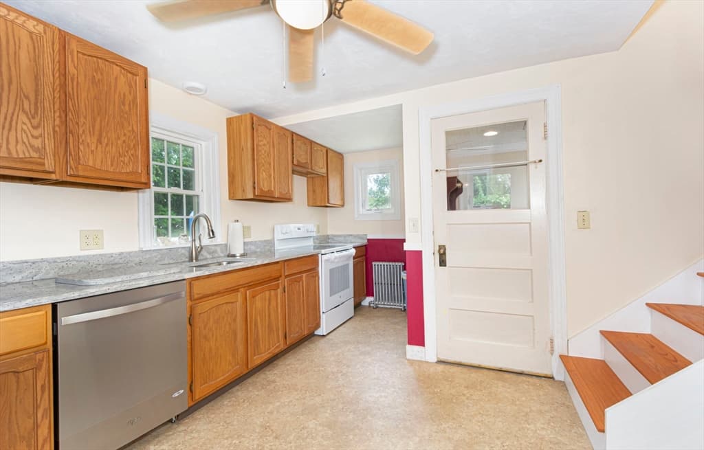 Single Family Residence at 12 Fairground Rd, Sturbridge MA 01566, Sturbridge, photo 9 of 20