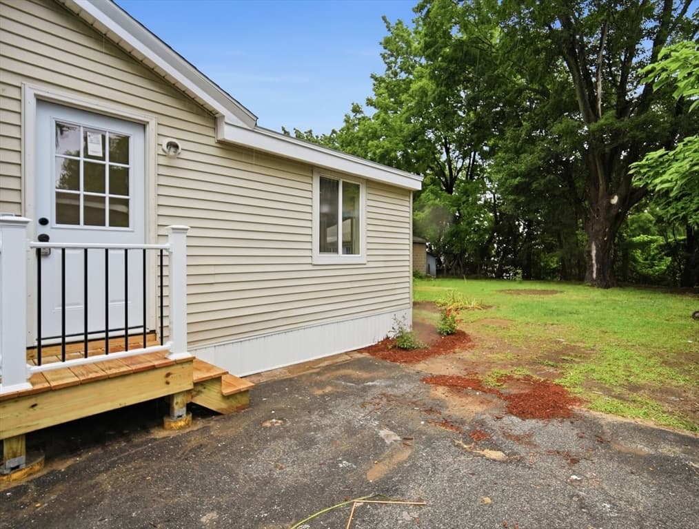 55 Fuller St, Chicopee MA 01020 photo 5