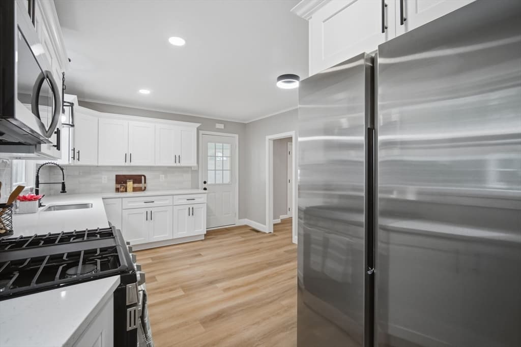 55 Fuller St, Chicopee MA 01020 photo 9