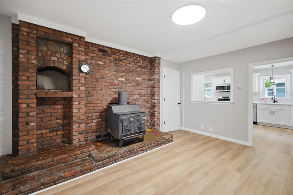 55 Fuller St, Chicopee MA 01020 photo 14