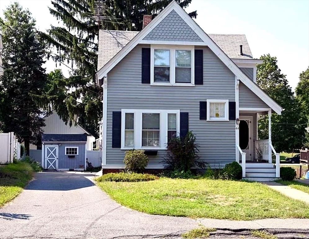 44 Lincoln St, Hudson MA 01749