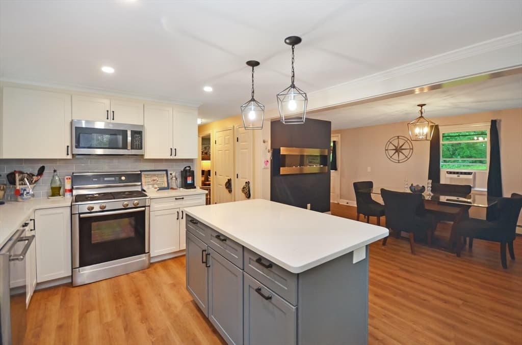 57 Quaker St, Northbridge MA 01534 photo 7