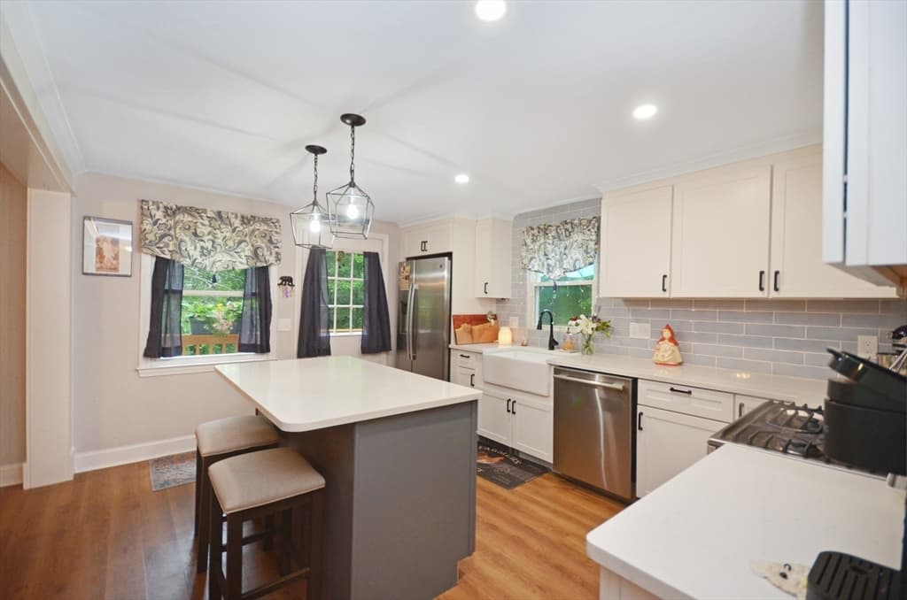 57 Quaker St, Northbridge MA 01534 photo 9