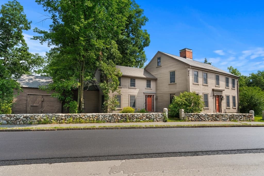 17 Elm St, North Reading MA 01864