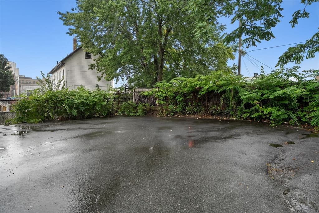 13 Oxford St, Lynn MA 01902 photo 3