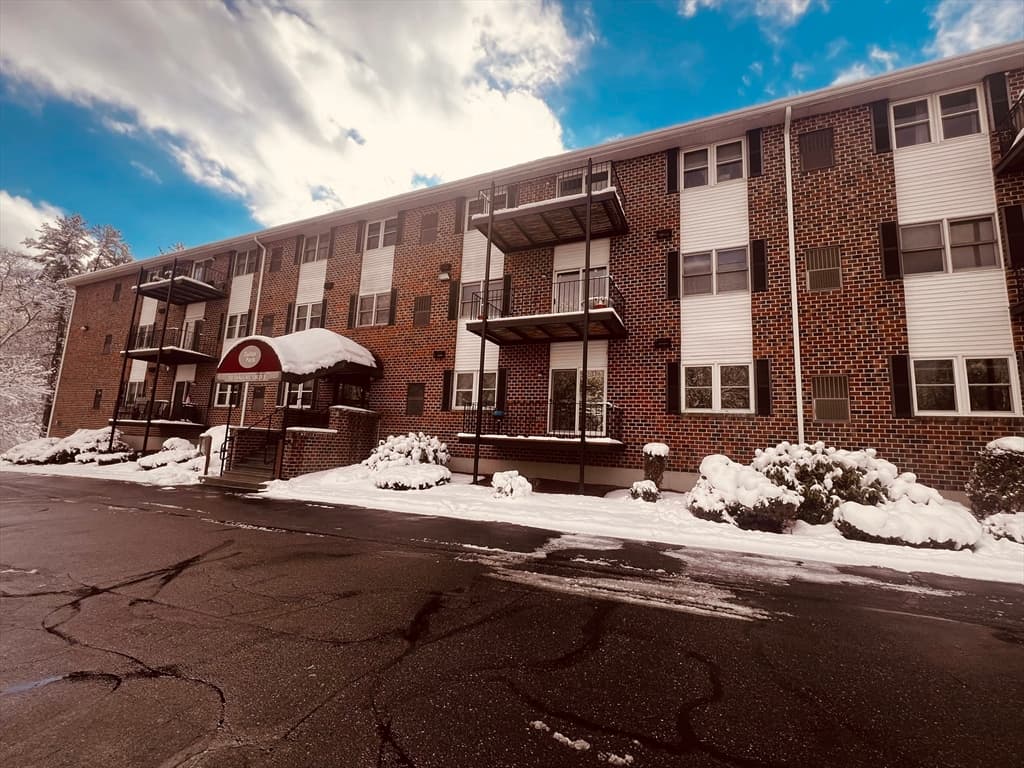 13 Dallas Dr # 305, Dracut MA 01826 photo 2