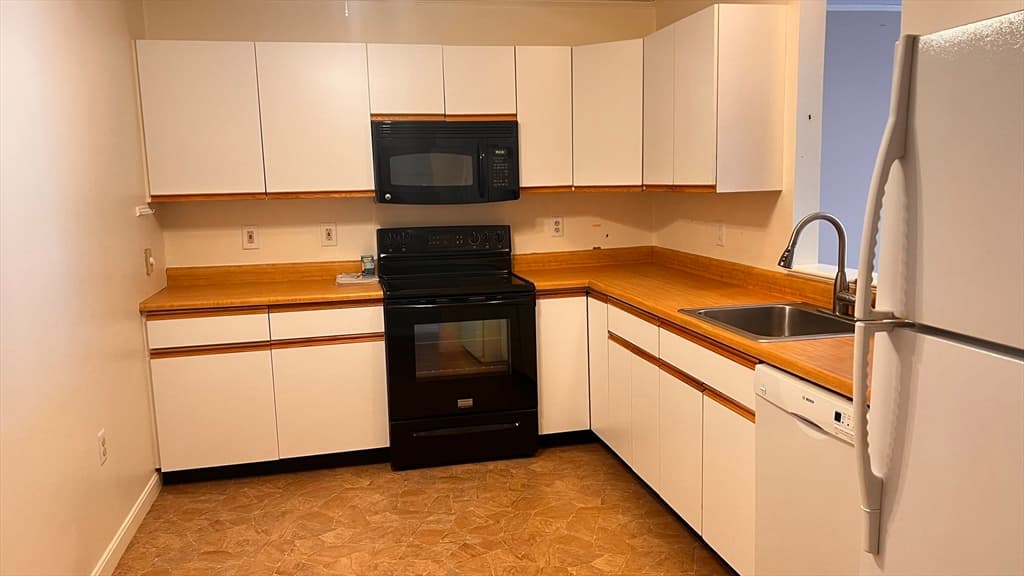 13 Dallas Dr # 305, Dracut MA 01826 photo 6